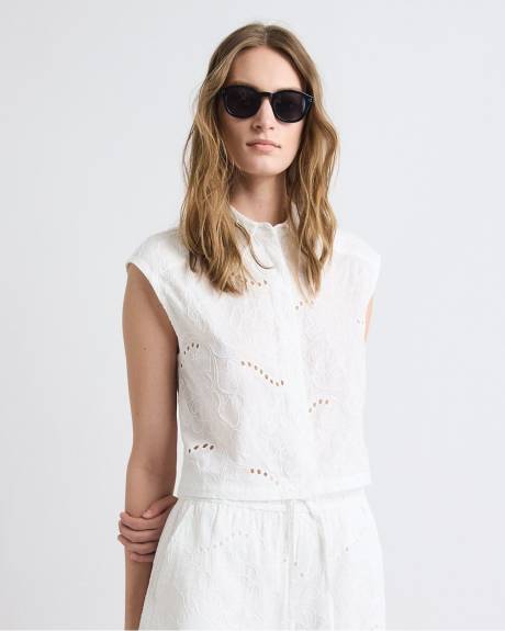 Sleeveless Buttoned-Down Blouse with Eyelet Pattern