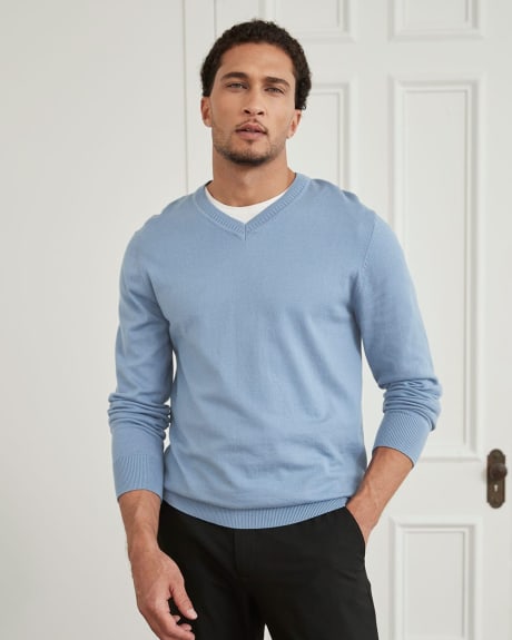 Essential V-Neck Pullover Sweater