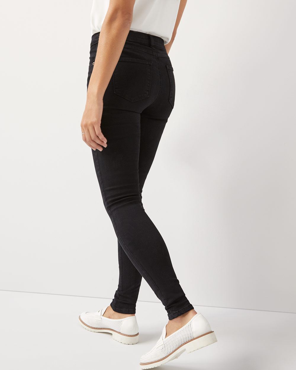 High-rise Skinny Yoga Jeans TM in black denim | RW&CO.