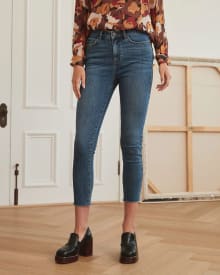 Medium Wash High-Rise Skinny Ankle Jeans With Frayed Hem - 27"