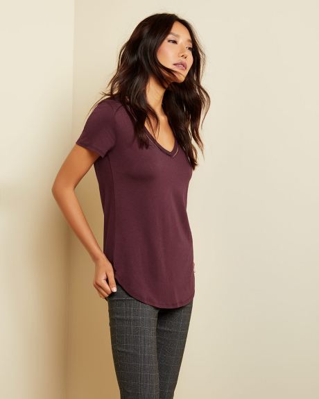 Detailed V-neck cotton and modal t-shirt