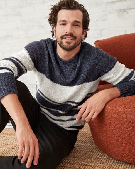 Crew Neck Pullover Sweater with Contrast Stripes