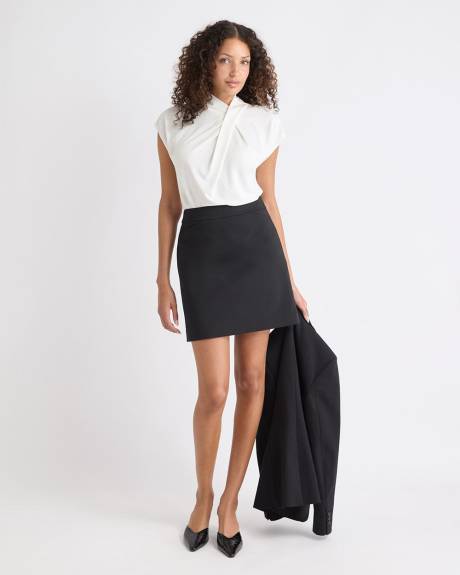 Mini-Jupe Indispensable Noire à Coupe Droite