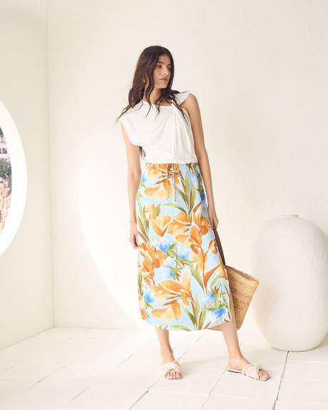 Sleeveless Crew-Neck Top with Twisted Detail