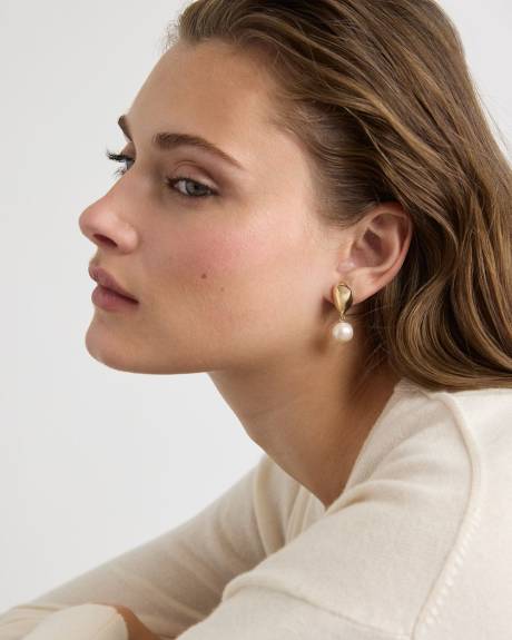 Stud Earrings with Freshwater Pearls
