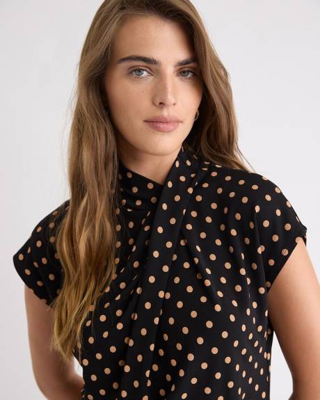 Haut à Manches Très Courtes à Col Montant Drapé à Détail Croisé