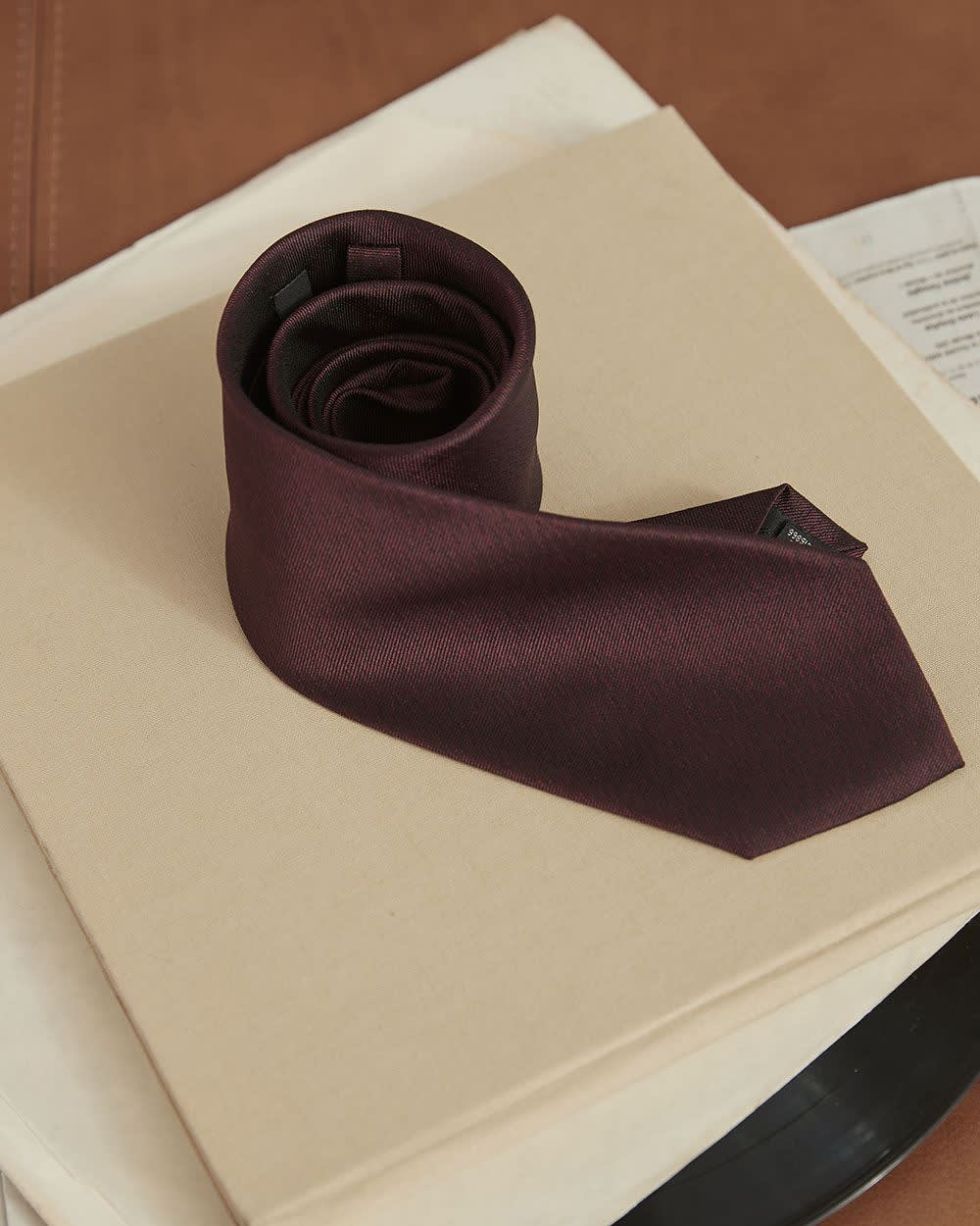 Wide dark red tie RW&CO.