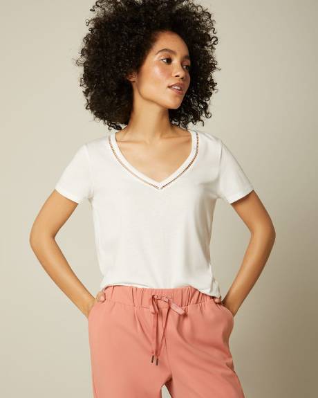 T-shirt en Coton et Modal &agrave; encolure V d&eacute;taill&eacute;e