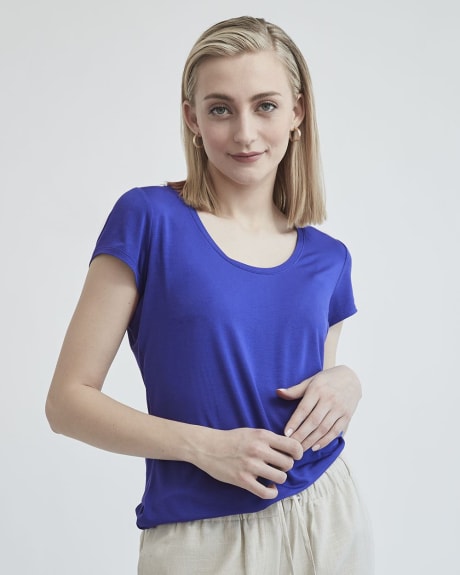 Fitted Short Sleeve Scoop-Neck T-Shirt