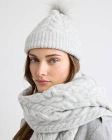 Tuque en Mailles Torsadées avec Pompon