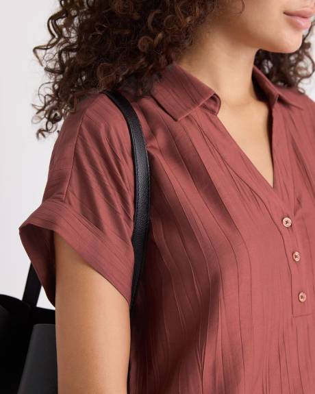 Extended-Sleeve Buttoned-Down Textured Blouse
