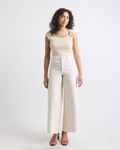 Haut Sans Manches et Col D&eacute;gag&eacute; avec Anneau en M&eacute;tal