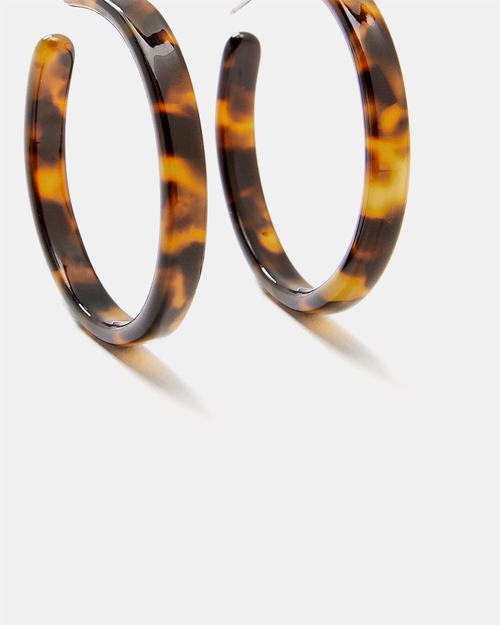 Tortoise shell hoop earrings RW&CO.