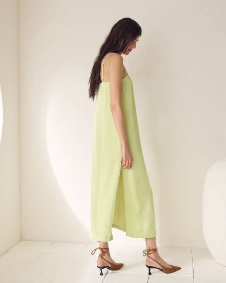 Robe Midi Droite &agrave; Col Carr&eacute; Sans Manches