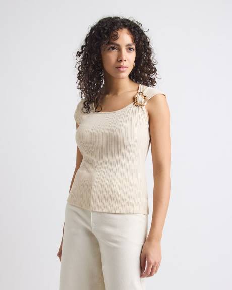 Haut Sans Manches et Col D&eacute;gag&eacute; avec Anneau en M&eacute;tal