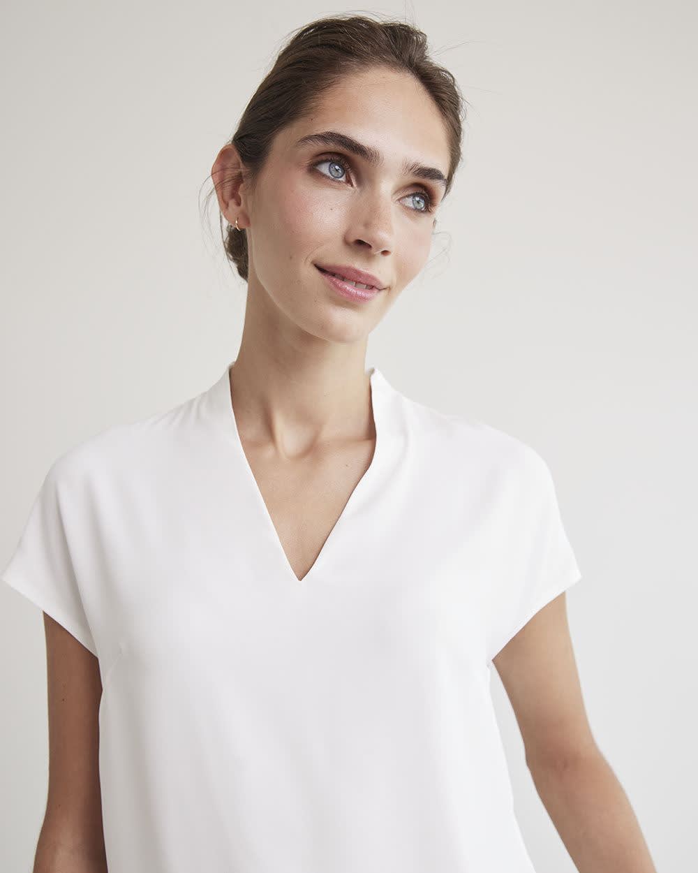 Blouse Blanche en Crêpe Soyeux à Col V et Manches Très Courtes RW&CO.