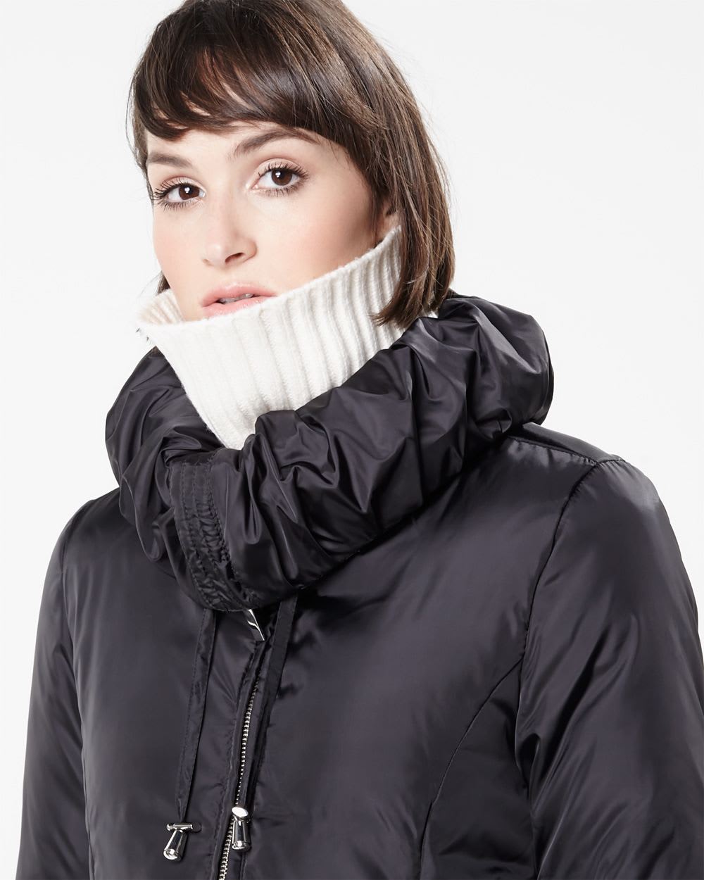 Mid-length down puffer coat with high collar | RW&CO.