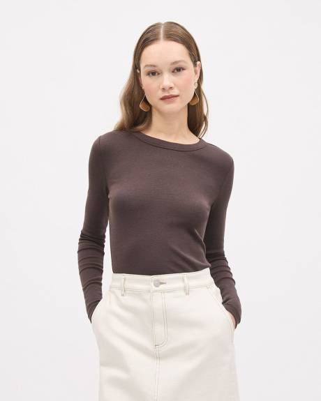 Solid Long-Sleeve Crew-Neck Fitted Tee