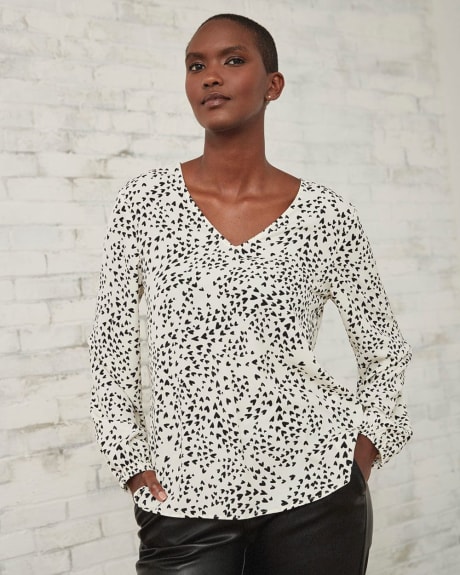 Long Sleeve Popover Blouse with Back Seam Detail