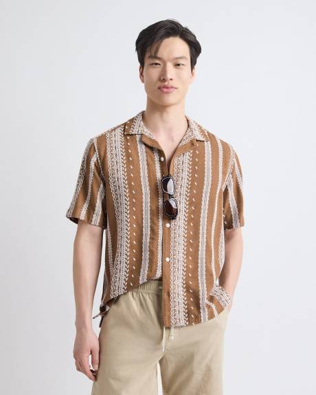 Chemise &agrave; Manches Courtes et Col Camp avec D&eacute;tails Brod&eacute;s