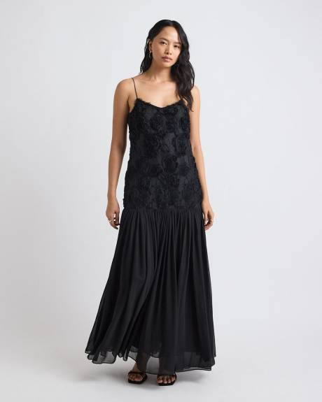 Sleeveless Fit-and-Flare Maxi Cocktail Dress with 3D Flowers