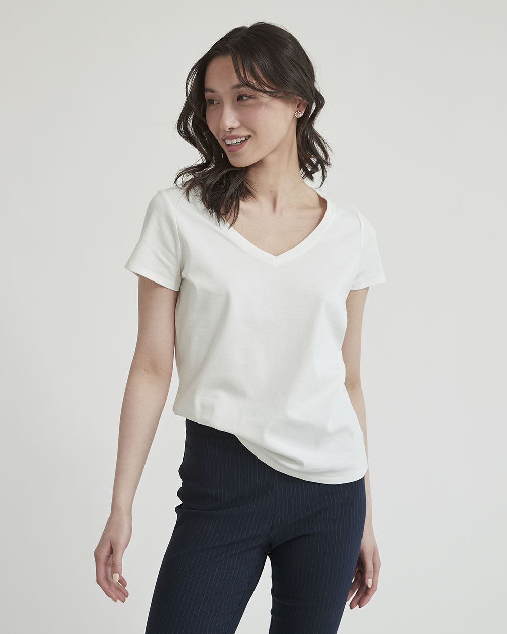 Basic Heavy Cotton V-Neck Short-Sleeve T-Shirt | RW&CO.