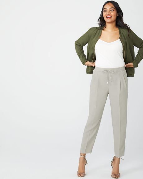 Solid pleated ankle length pant with drawstring