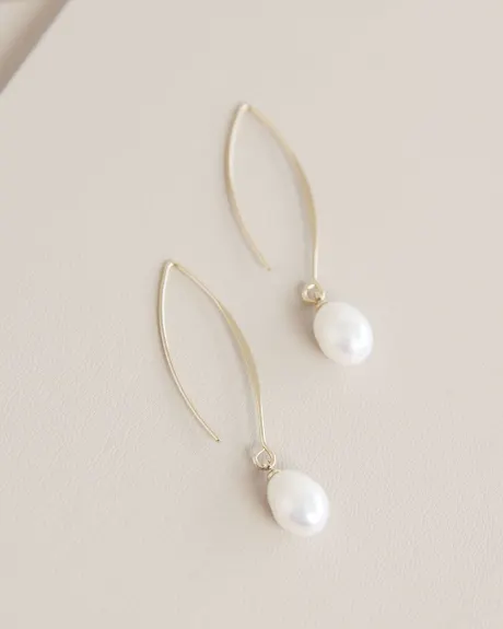 Golden Earrings with Freshwater Pearls