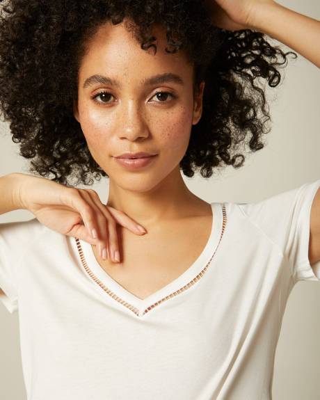 T-shirt en Coton et Modal &agrave; encolure V d&eacute;taill&eacute;e