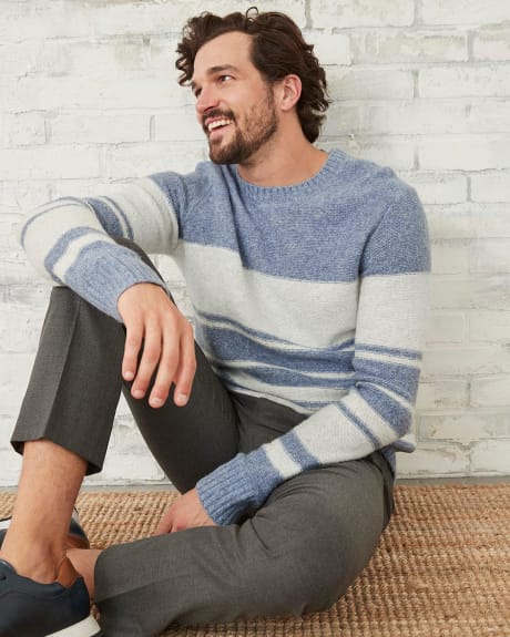 Crew Neck Pullover Sweater with Contrast Stripes