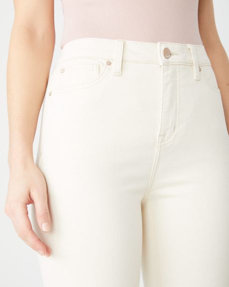 High-rise Girlfriend jeans in off-white denim | RW&CO.