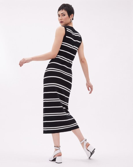 Sleeveless Crew-Neck Fitted Maxi Dress