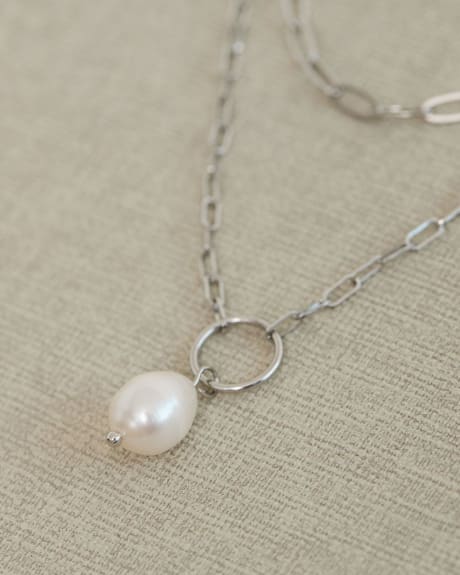 Short Double-Chain Necklace with Pearl Pendant