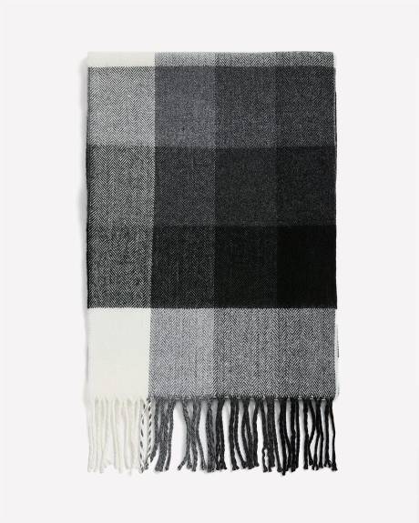 Plaid Scarf with Fringes