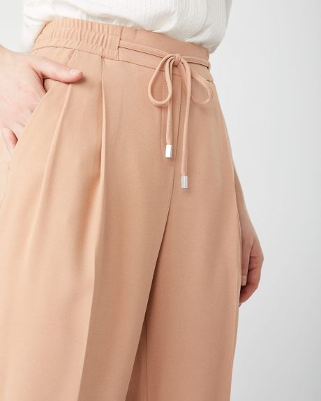 Solid pleated ankle length pant with drawstring
