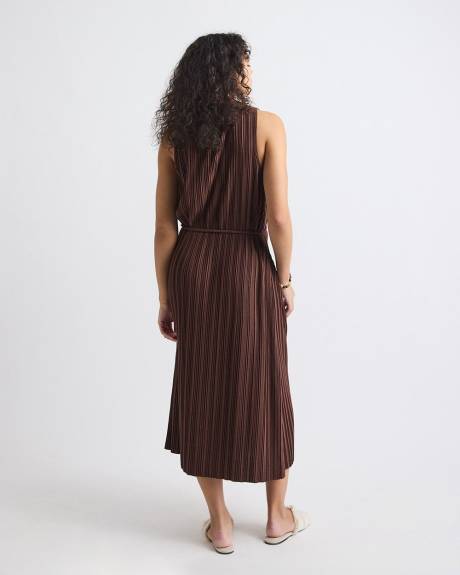 Sleeveless Pleated Maxi Dress