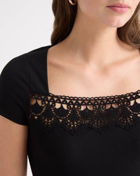 Haut Côtelé à Col Carré et Manches Courtes