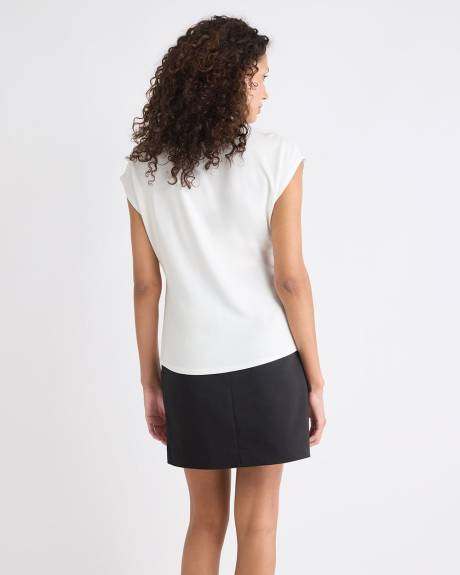 Haut à Manches Très Courtes à Col Montant Drapé à Détail Croisé