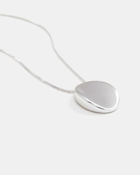 Oval Pendant Drop Necklace