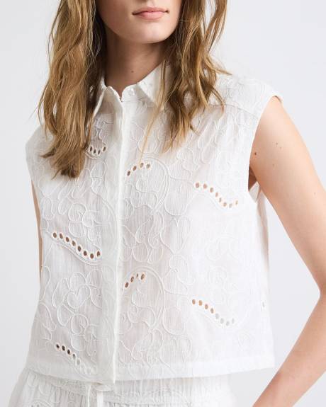 Sleeveless Buttoned-Down Blouse with Eyelet Pattern