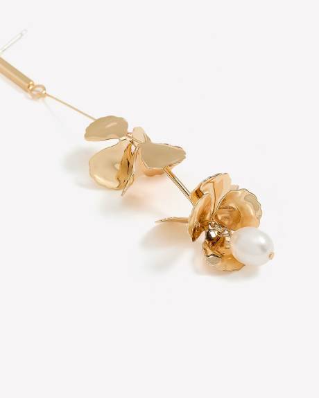 Golden Earrings with Flower Pendants with Pearls