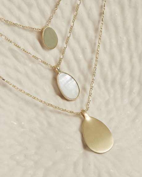 Three-Row Necklace with Mother of Pearl and Metal Pendants