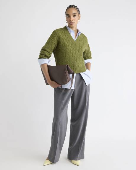 Pull Laine Mérinos à Manches Longues et Col V en Mailles Torsadées