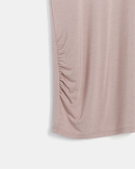 T-Shirt à Col V avec Épaules Allongées - Thyme Maternité