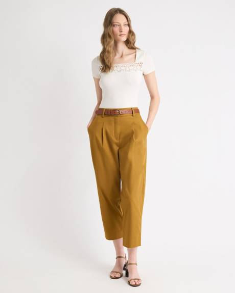 Haut Côtelé à Col Carré et Manches Courtes