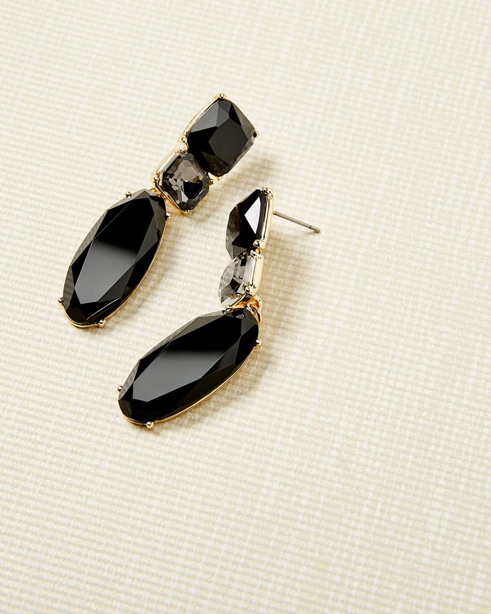 Black statement earrings | RW&CO.