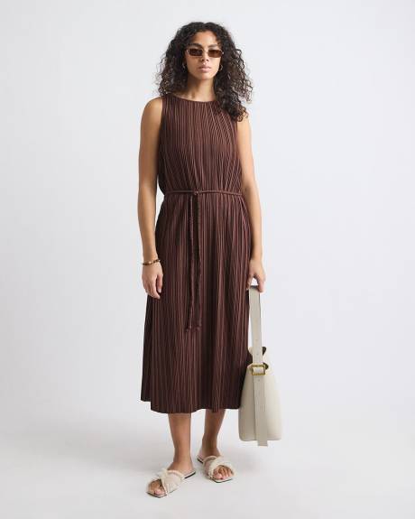 Sleeveless Pleated Maxi Dress