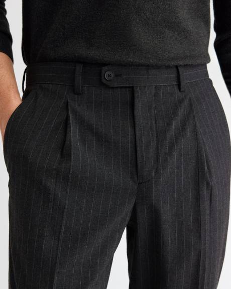 Pantalon Habillé Rayé à Jambe Fuselée Plissée
