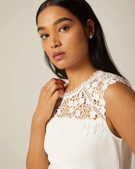 Crepe and Lace cap sleeve top | RW&CO.