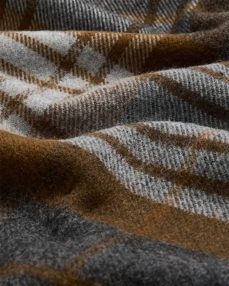 Plaid Scarf with Fringes